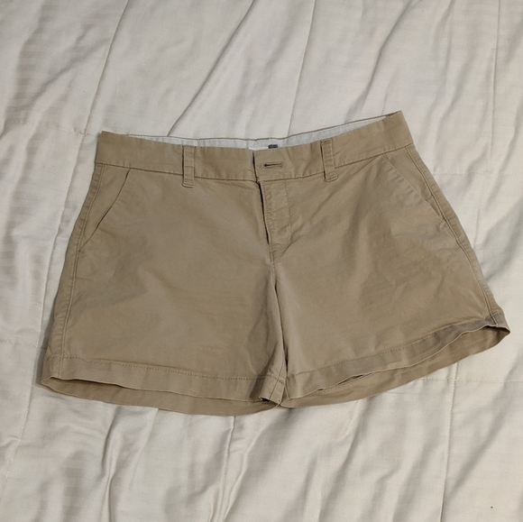 CLASSIC Old Navy khaki shorts size 2 - Picture 1 of 8